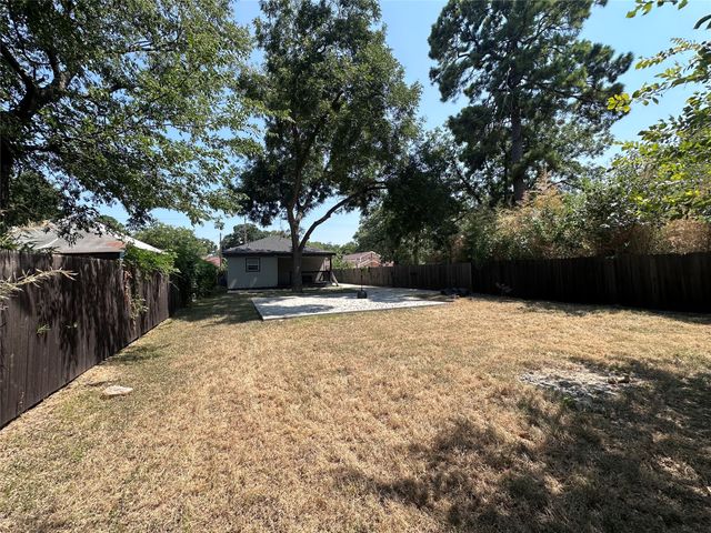 2903 Carpenter Avenue, Dallas, TX 75215