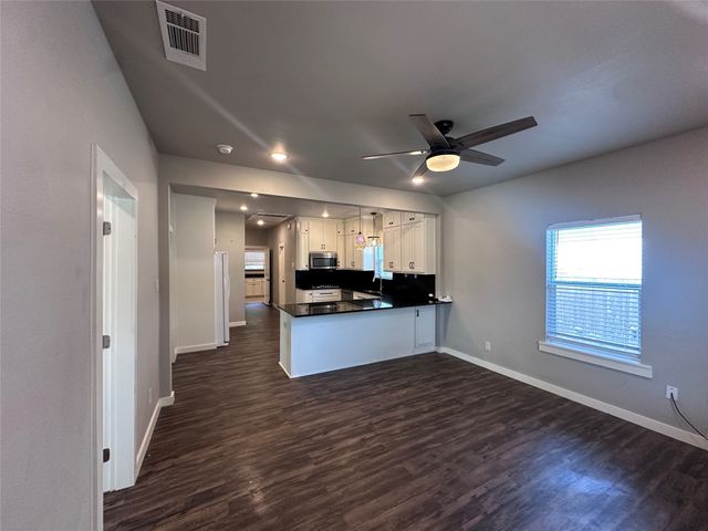 2903 Carpenter Avenue, Dallas, TX 75215