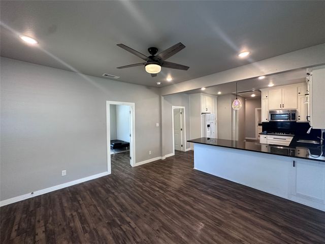 2903 Carpenter Avenue, Dallas, TX 75215