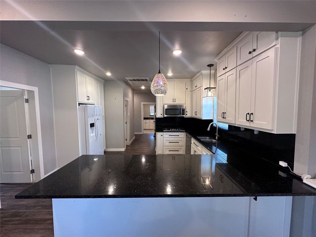 2903 Carpenter Avenue, Dallas, TX 75215