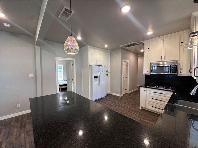 2903 Carpenter Avenue, Dallas, TX 75215