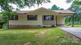 2124 27th Avenue Drive NE, Hickory, NC 28601
