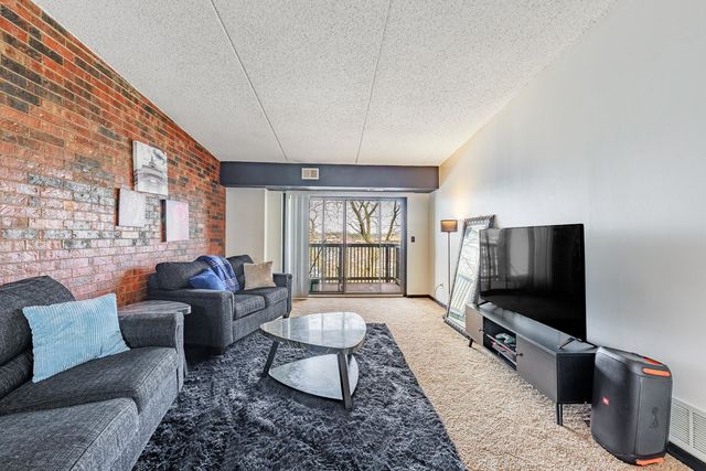 1504 WOODBRIDGE Road 3F, Joliet, IL 60436