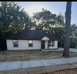 103 S Jordan Street, Whitesboro, TX 76273