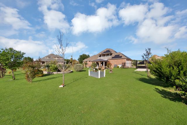 1611 Mustang Court, Cedar Hill, TX 75104