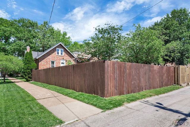 5544 Murdoch Avenue, St Louis, MO 63109