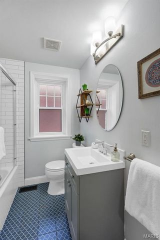 5544 Murdoch Avenue, St Louis, MO 63109
