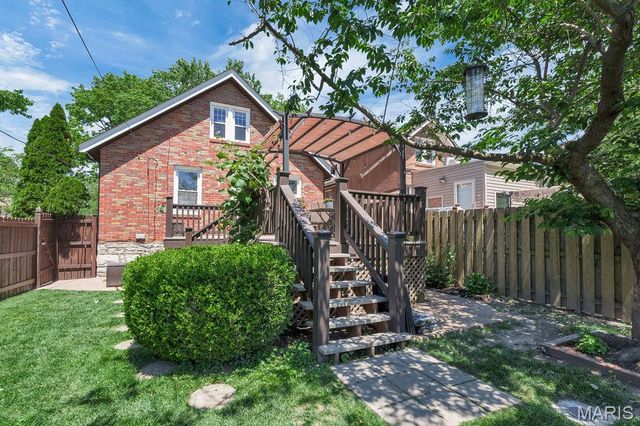 5544 Murdoch Avenue, St Louis, MO 63109