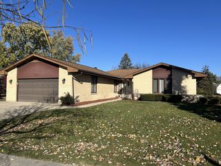 2653 N Bradford Drive, Arlington Heights, IL 60004