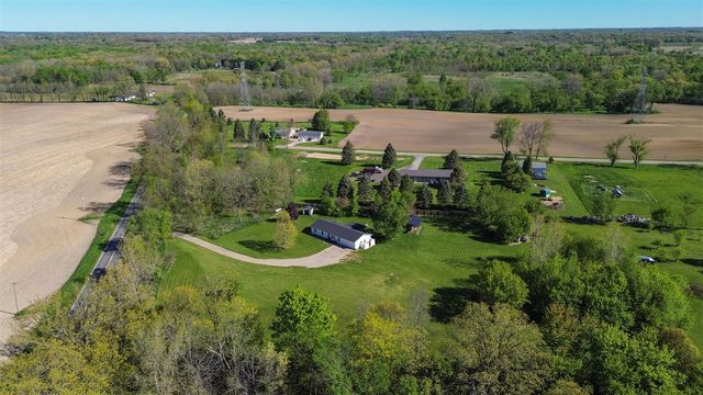 12199 N Meridian Road, Pleasant Lake, MI 49272