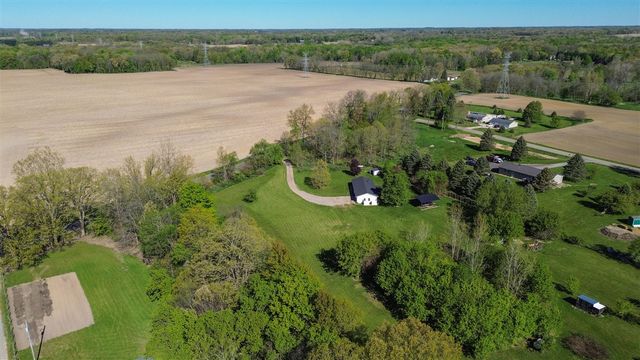 12199 N Meridian Road, Pleasant Lake, MI 49272