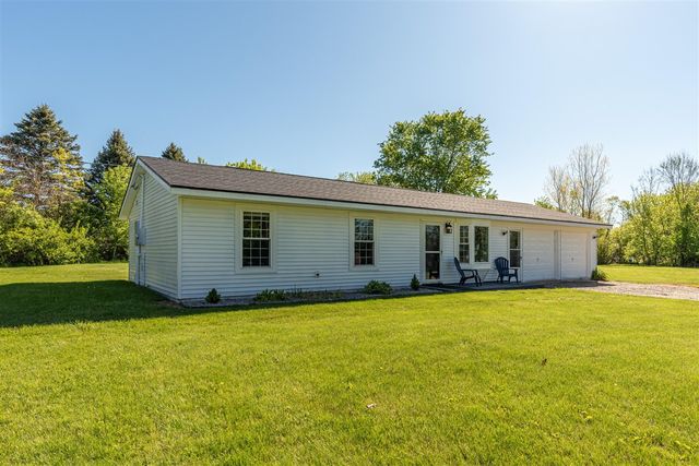 12199 N Meridian Road, Pleasant Lake, MI 49272