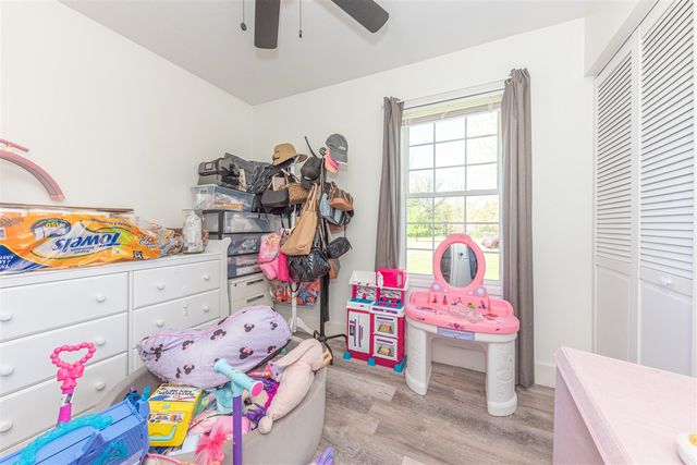 12199 N Meridian Road, Pleasant Lake, MI 49272