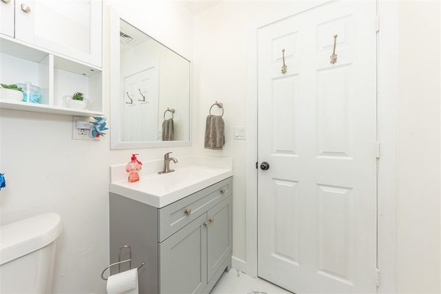 12199 N Meridian Road, Pleasant Lake, MI 49272