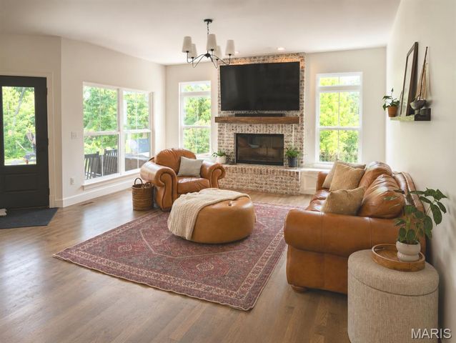 272 Spring House Valley, Pacific, MO 63069