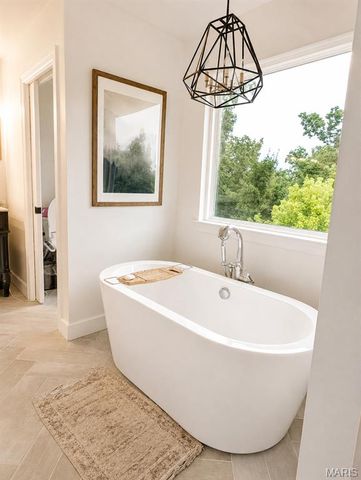 272 Spring House Valley, Pacific, MO 63069