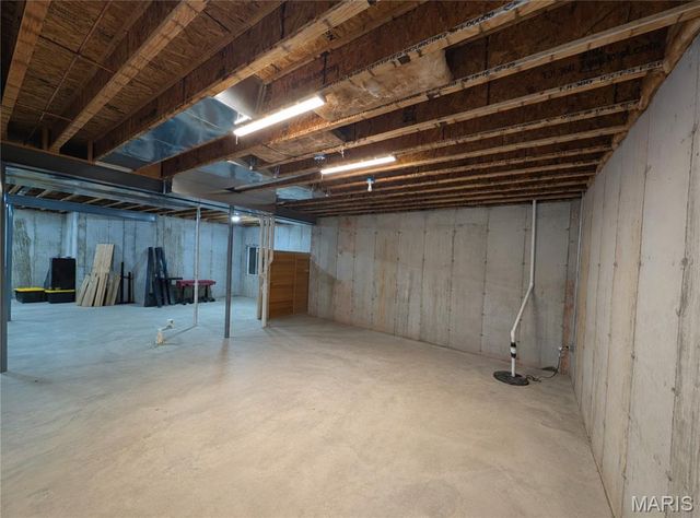 272 Spring House Valley, Pacific, MO 63069