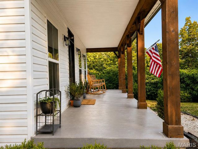272 Spring House Valley, Pacific, MO 63069