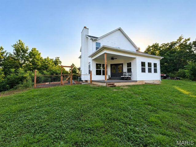 272 Spring House Valley, Pacific, MO 63069