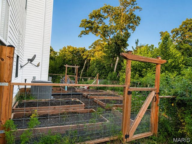 272 Spring House Valley, Pacific, MO 63069