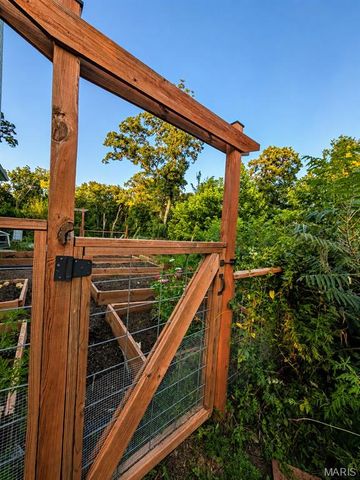 272 Spring House Valley, Pacific, MO 63069