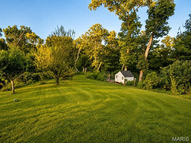 272 Spring House Valley, Pacific, MO 63069