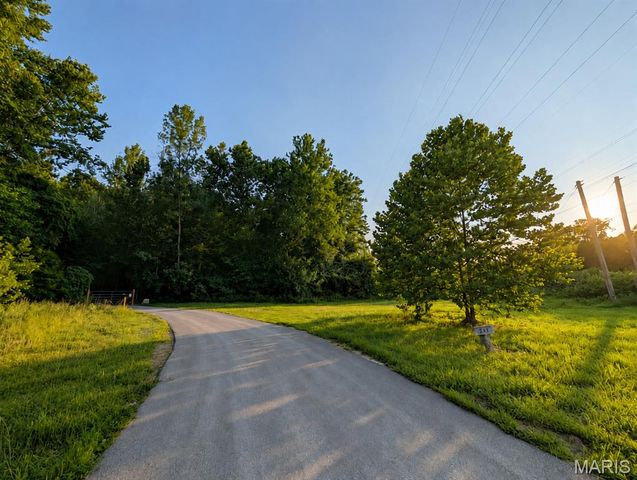 272 Spring House Valley, Pacific, MO 63069