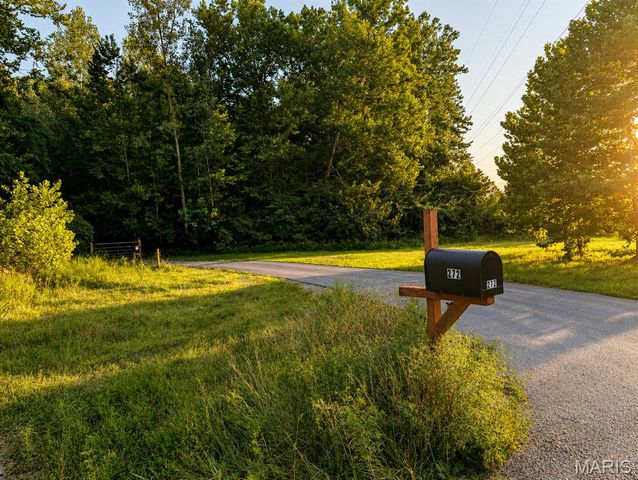 272 Spring House Valley, Pacific, MO 63069
