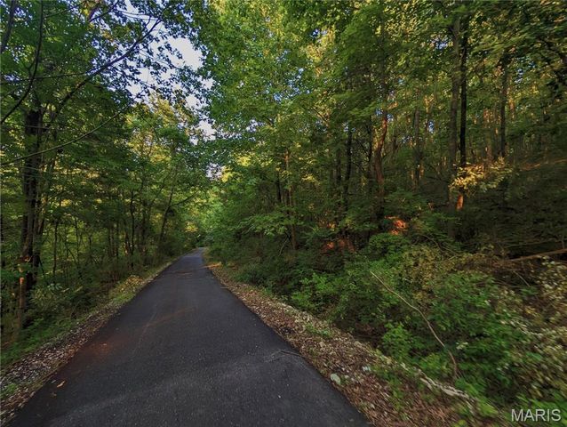272 Spring House Valley, Pacific, MO 63069