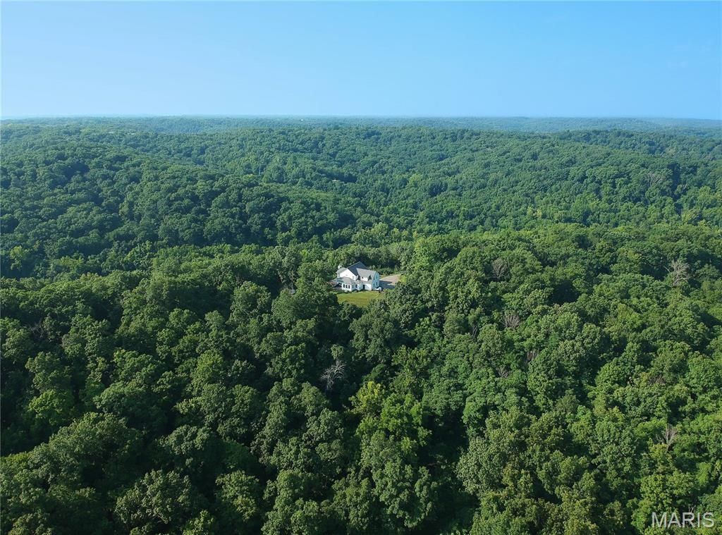 272 Spring House Valley, Pacific, MO 63069