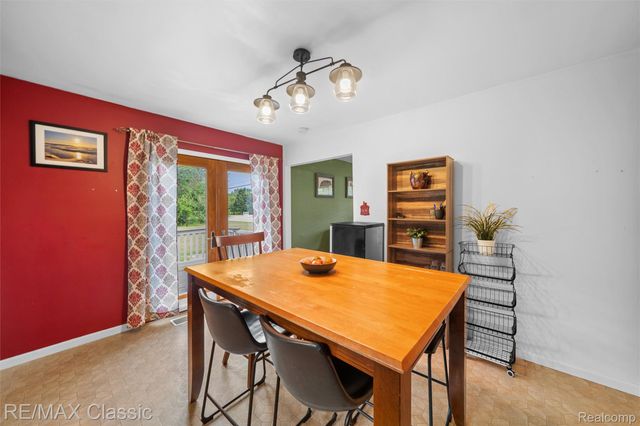 505 E Columbia, Belleville, MI 48111