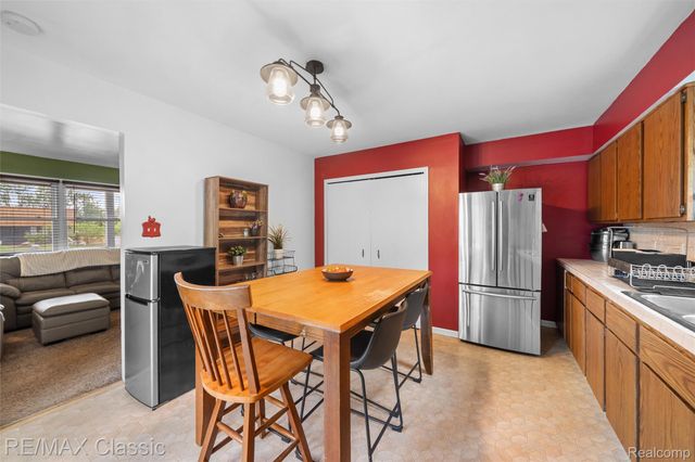 505 E Columbia, Belleville, MI 48111