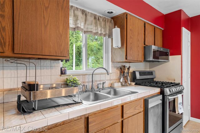 505 E Columbia, Belleville, MI 48111