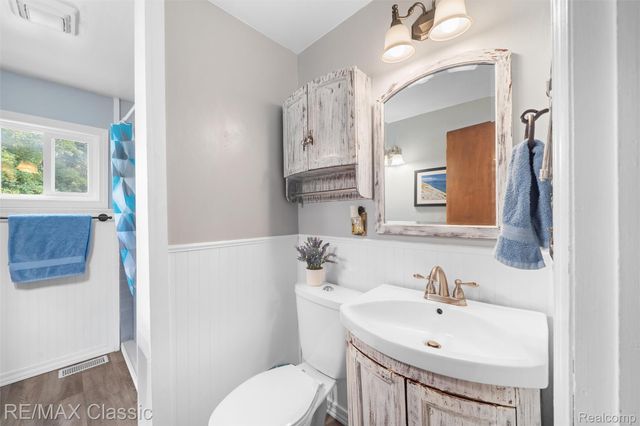 505 E Columbia, Belleville, MI 48111
