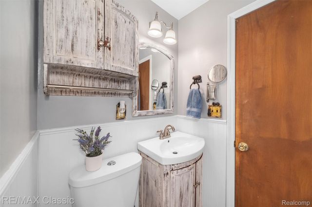 505 E Columbia, Belleville, MI 48111