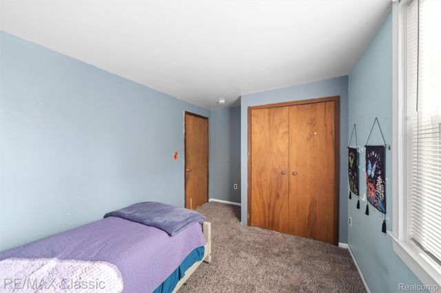 505 E Columbia, Belleville, MI 48111