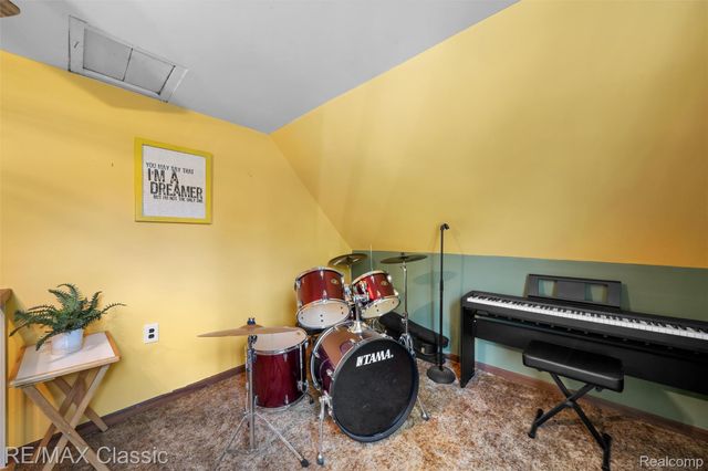 505 E Columbia, Belleville, MI 48111