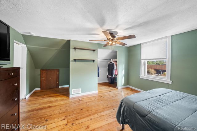 505 E Columbia, Belleville, MI 48111
