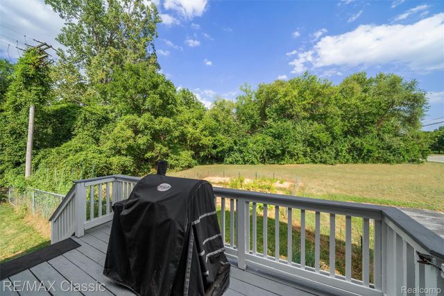 505 E Columbia, Belleville, MI 48111