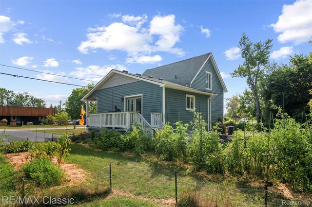 505 E Columbia, Belleville, MI 48111