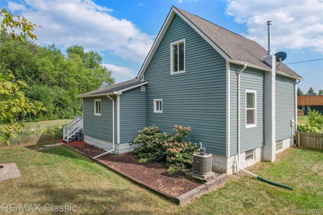 505 E Columbia, Belleville, MI 48111