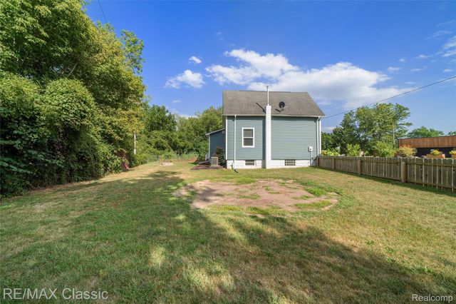 505 E Columbia, Belleville, MI 48111