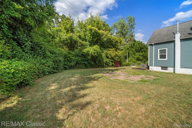 505 E Columbia, Belleville, MI 48111