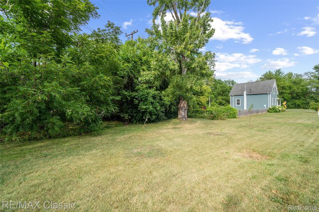 505 E Columbia, Belleville, MI 48111