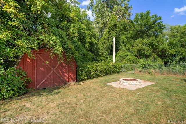 505 E Columbia, Belleville, MI 48111