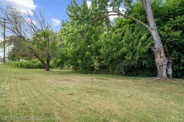 505 E Columbia, Belleville, MI 48111
