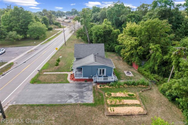 505 E Columbia, Belleville, MI 48111