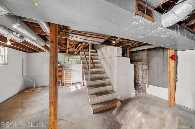 505 E Columbia, Belleville, MI 48111