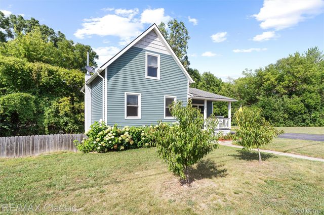 505 E Columbia, Belleville, MI 48111