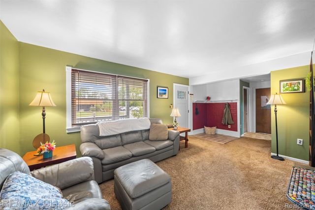 505 E Columbia, Belleville, MI 48111